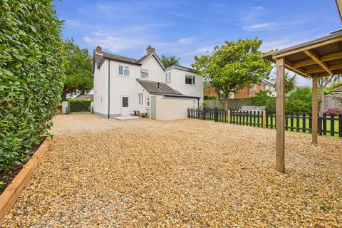 York Road, Broadstone, Dorset, BH18 4 bed detached house for sale