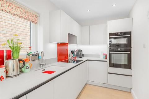 Tulip Tree Avenue, Kenilworth 2 bed detached bungalow for sale
