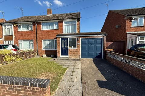 Dunstable, Bedfordshire LU5 3 bed semi