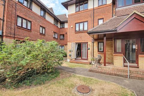 Star Holme Court, Ware SG12 2 bed apartment for sale