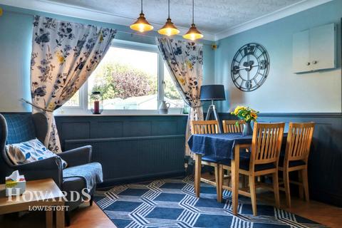 Dell Road, Lowestoft 3 bed terraced house for sale