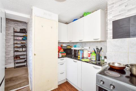 73 Arundel Road, Littlehampton BN17 1 bed flat for sale