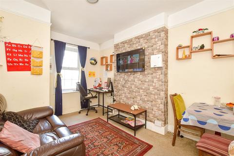 73 Arundel Road, Littlehampton BN17 1 bed flat for sale