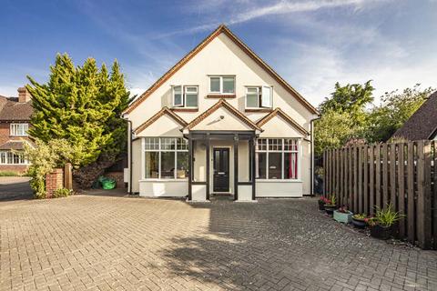 Oakdene, Upper Basildon, RG8 4 bed detached house for sale