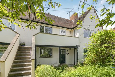 Birchwood Road, Surrey KT14 2 bed maisonette for sale