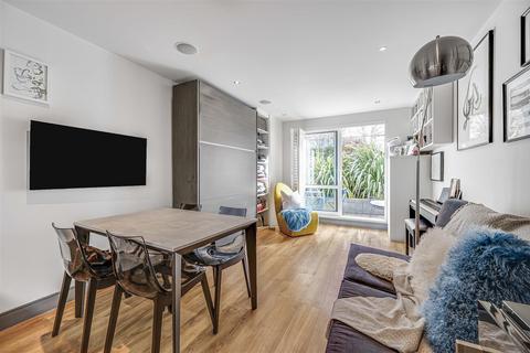 Park Street, Chelsea Creek SW6 Studio for sale