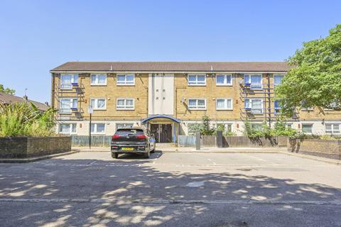 Robert Street, Silvertown, London, E16 3 bed flat for sale