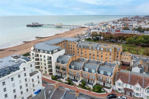 Warnes, Worthing, West Sussex, BN11 2 bed flat for sale