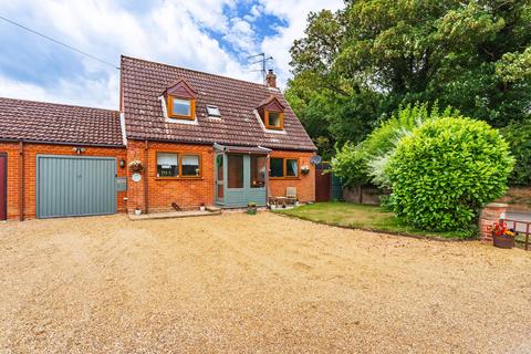 Lighthouse Lane, Happisburgh 3 bed link detached house for sale