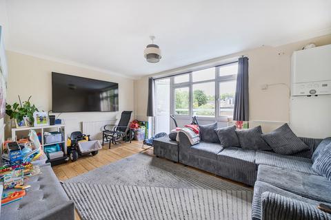 Peters Path, London 3 bed apartment for sale