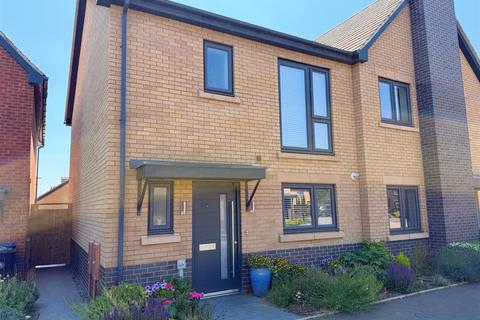 Skylark Avenue, Stratford