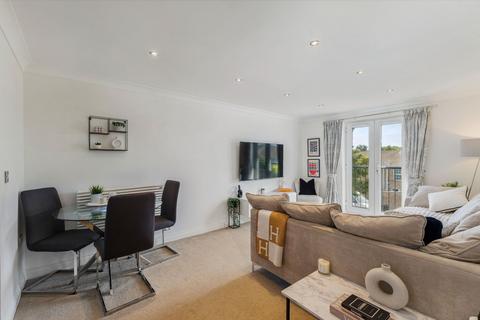 49 Doulton Gardens, Whitecliff BH14 2 bed flat for sale