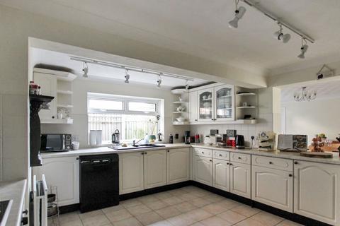 Blenheim Road, New Romney TN28 4 bed detached house for sale