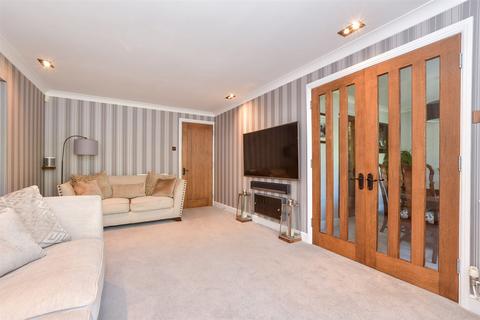 Primrose Drive, Ashford TN23 5 bed detached house for sale
