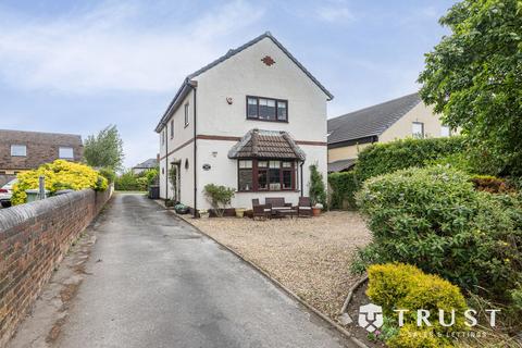 Halifax Road, Liversedge, WF15 3 bed detached house for sale
