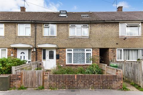 Willow Way, Hampshire GU12 4 bed terraced house for sale
