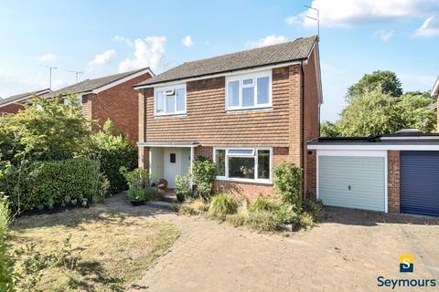 Peregrine Close, Surrey GU6 4 bed link detached house for sale
