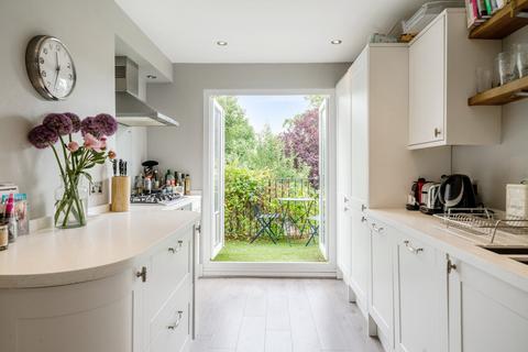 Rattray Road, London, SW2 2 bed flat for sale