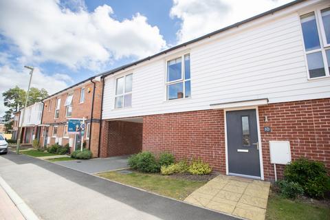 Douglas Drive, Bordon GU35 2 bed coach house for sale