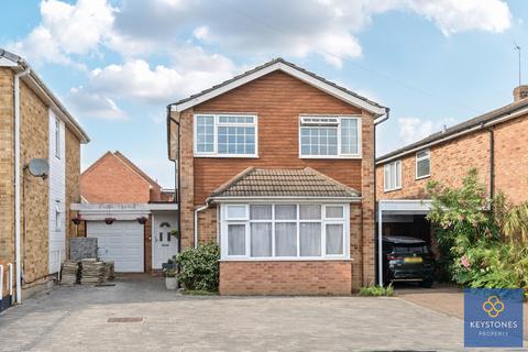 Turpin Avenue, Collier Row, RM5 3 bed detached house for sale