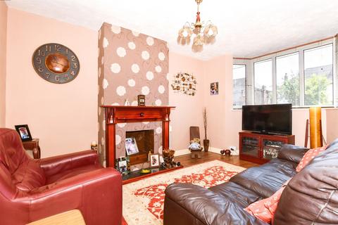 Medway Avenue, Maidstone ME18 3 bed semi