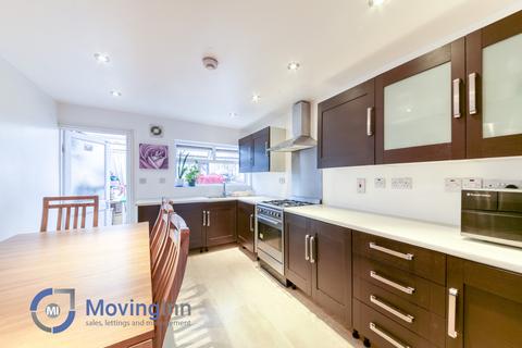 Green Lane, Thornton Heath, Surrey, CR7 3 bed terraced house for sale