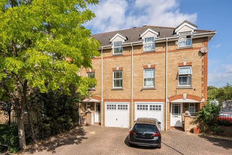 Draper Close, Isleworth TW7 3 bed house for sale
