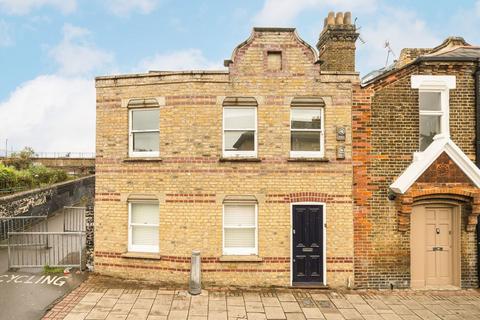 Eversleigh Road, London SW11 1 bed flat for sale