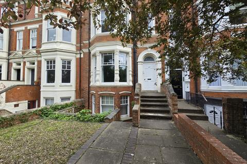 East Park Parade, Kingsley, NN1 4LB 1 bed flat for sale