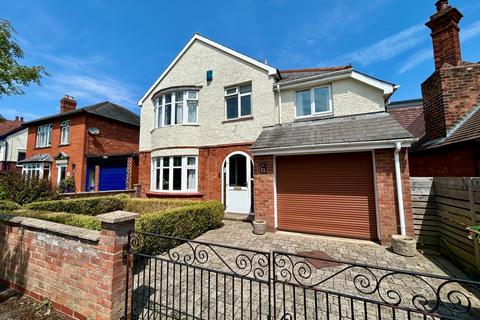 Kingsley Avenue, Daventry, NN11 4AN 4 bed detached house for sale