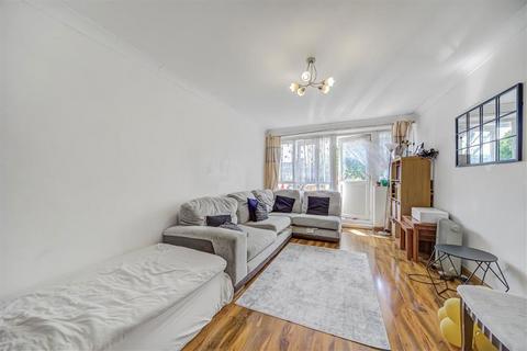 Musbury Street, London E1 3 bed flat for sale