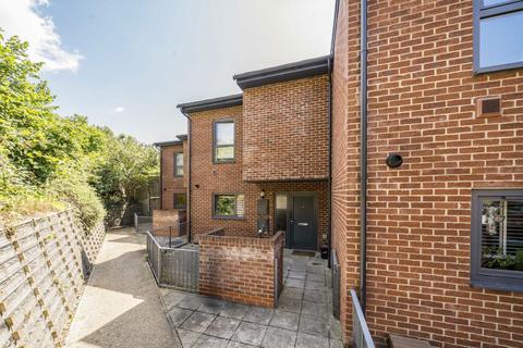 Broadash Close, London SW16 3 bed house for sale