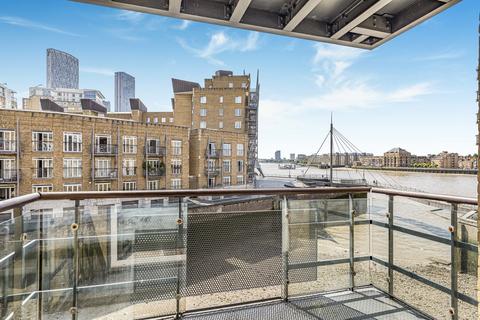 Narrow Street, London, E14 2 bed apartment for sale