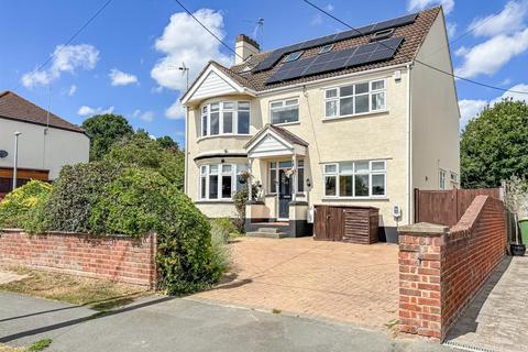 Daws Heath Road, Rayleigh SS6 6 bed detached house for sale