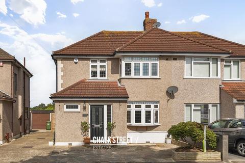 Warren Drive, Hornchurch, RM12 3 bed semi