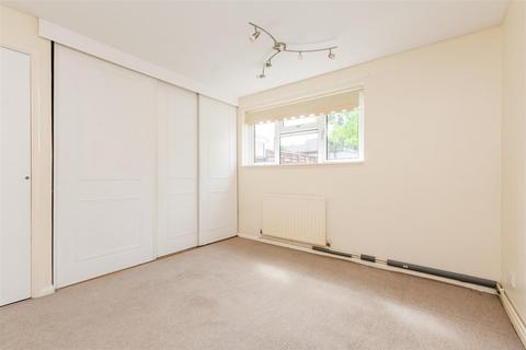 Mungo Park Road, Gravesend, Kent 1 bed ground floor maisonette for sale