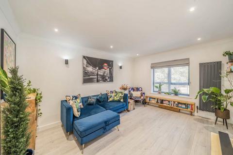 Winstanley Road, London SW11 1 bed flat for sale