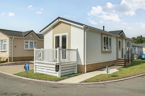Bordon, Hampshire, GU35 2 bed park home for sale