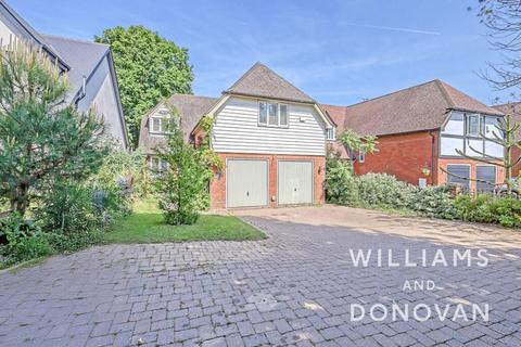 Hillcrest Road, Hockley, Essex, SS5 4 bed detached house for sale