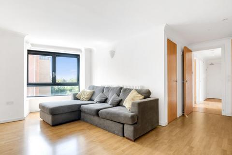 Lewis Gardens, London, N16 2 bed flat for sale