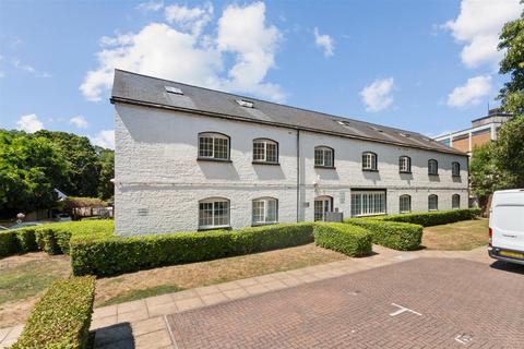 London Road, Mitcham CR4 2 bed flat for sale