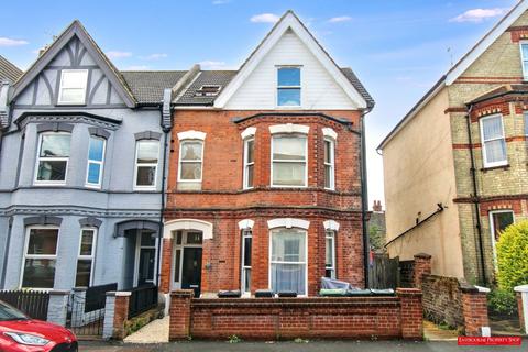 Bedford Grove, Eastbourne BN21 1 bed flat for sale