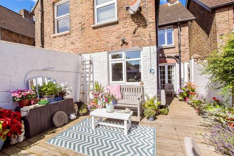 Queen Street, Littlehampton BN17 4 bed end of terrace house for sale