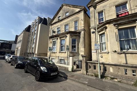 Russell Street, Gloucester GL1 5 bed semi
