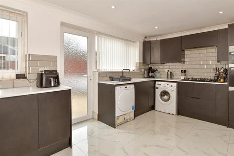 Main Road, Rochester ME3 2 bed semi