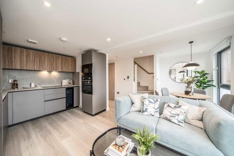 Plough Road, Battersea SW11 2 bed flat for sale