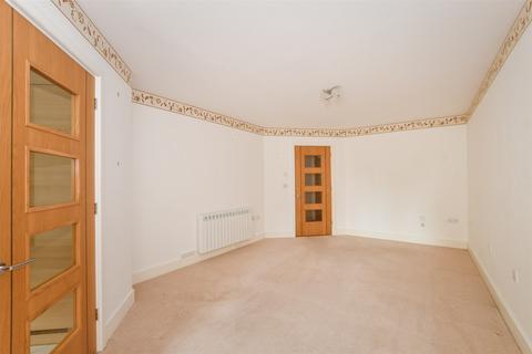 Brighton Road, Horsham, West Sussex 2 bed ground floor flat for sale