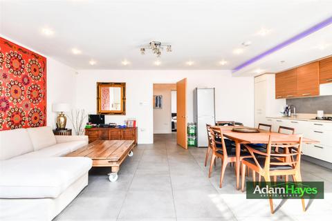 Brompton Mews, London N12 3 bed detached house for sale