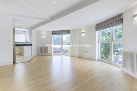 Melfield Gardens, London, SE6 2 bed flat for sale