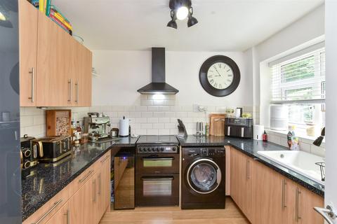 Leahurst Court Road, Brighton... 2 bed ground floor flat for sale